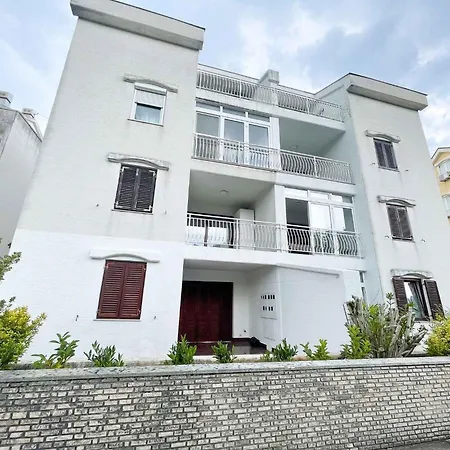 Apartman In 42068 *